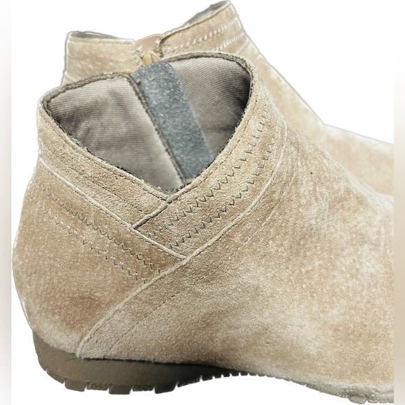 Skechers Wide Fit Suede Ankle Boots - Picture 5 of 9